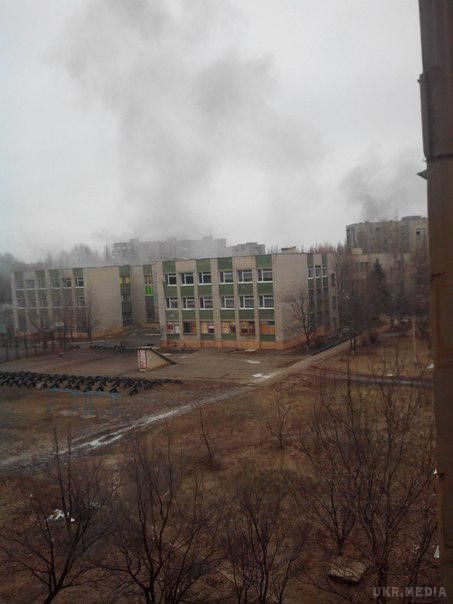 Попадання снарядів у Кіровську (фото, відео). Вчора, 7 лютого, близько 9:30 під обстріл потрапило місто Кіровськ Луганської області. 