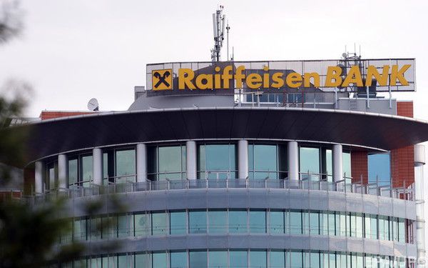 Raiffeisen Bank вирішив скоротити присутність в Україні та Росії. В Україні збитки Raiffeisen Bank в 2014 році склали 290 млн євро
