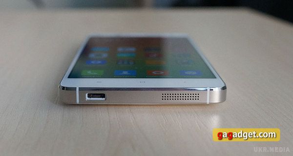 6 китайських телефонів з дизайном iPhone.  На сайті виробника/дистриб'ютора його дизайн названий просто і без натяків «трендовим».