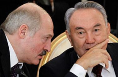 Назарбаєв і Лукашенко обговорили загострену ситуацію в Україні. Переговори в Мінську дозволять досягти компромісу щодо конфлікту в Донбасі, сподівається президент Казахстану
