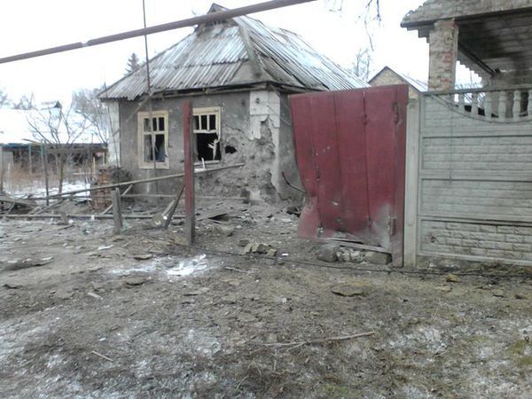 Жителі Донецька: "Місто повільно, але вперто знищується" (фото). У Донецьку в ці хвилини не вщухають залпи і вибухи