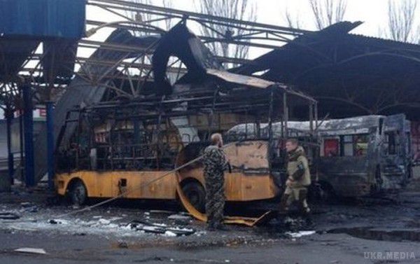 У штабі АТО заявили про непричетність до обстрілу автостанції в Донецьку. В результаті обстрілу пошкоджено декілька автобусів і будівля супермаркету, який розташований поряд