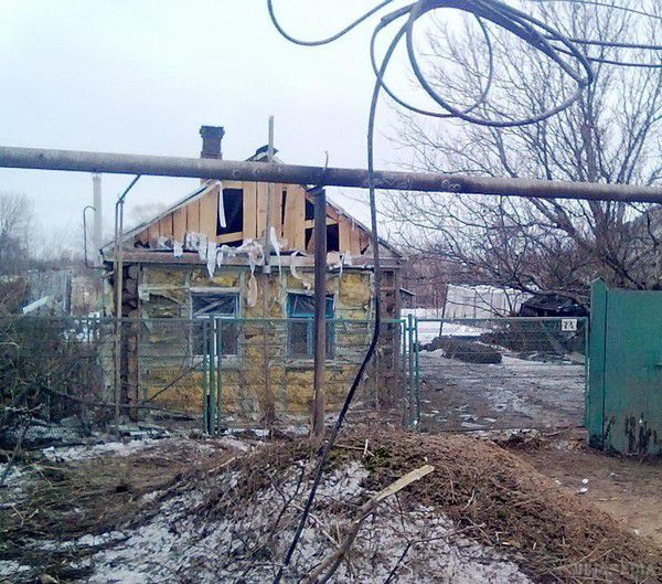 Масований обстріл Станиці Луганської: зруйновано безліч будинків, є загиблі. Сьогодні, 11 лютого, починаючи з 13:00 і до 17:00 бойовики вели масований обстріл Станично-Луганського району. 