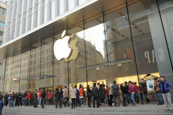 Apple стала найдорожчою компанією в історії. Ринкова вартість компанії становить більше $ 700 млрд.
