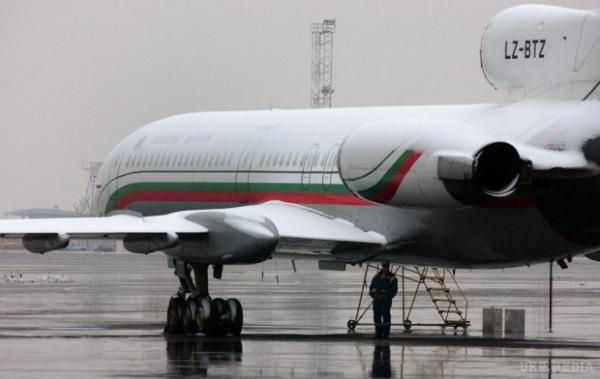 Літак прем'єра Болгарії з п'ятої спроби здійснив аварійну посадку. На борту були проблеми з шасі