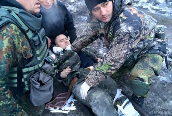 Під Дебальцеве бійці 128-ї бригади змогли вивезти поранених, прорвавши блокаду. 11 лютого, невеликий український конвой, організований бійцями 128-ї гірсько-піхотної бригади, зміг прорвати кільце і вивезти поранених з дебальцевського плацдарму