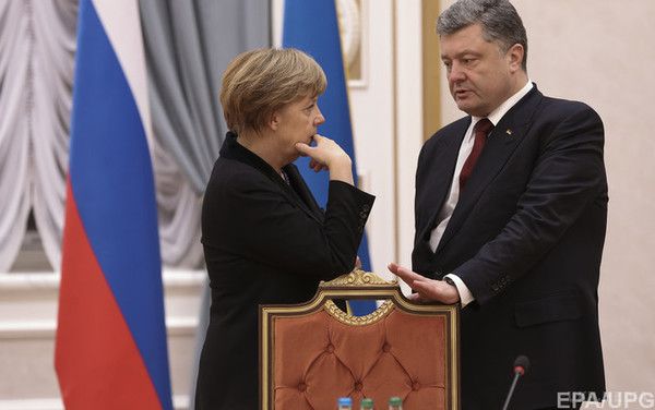 Порошенко відмовився йти на поступки Путіну. Президент України Петро Порошенко заявив, що РФ на саміті в Мінську висуває неприйнятні умови