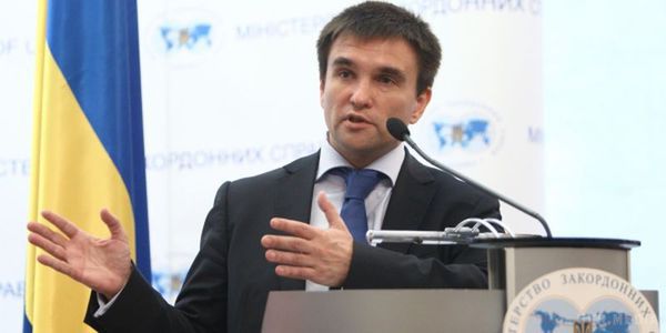 Клімкін: Україні потрібна оборонна зброя для досягнення миру.  За словами глави МЗС, за допомогою поставленого озброєння Україна зможе відбити атаки, що мають метою захоплення нових територій і збільшення числа жертв 