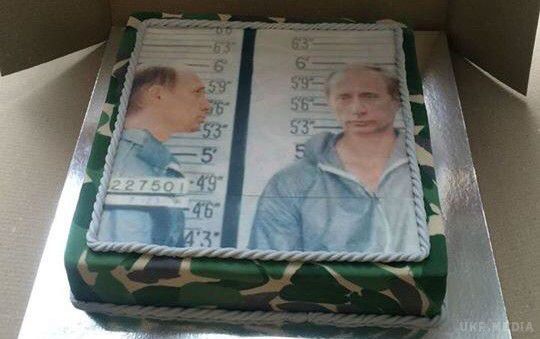 Торт з Путіним. Міністру оборони Полтораку на ювілей подарували креативний подарунок(фото). Полтораку подарували цікавий торт