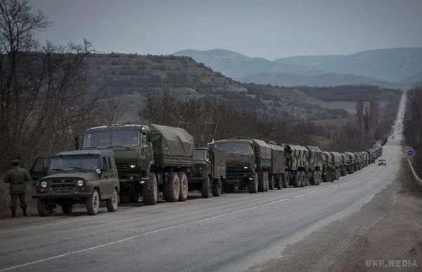 Сьогодні в Луганськ пройшли 40 російських вантажівок з боєприпасами. 12 лютого з боку прикордонного Ізварине через місто Молодогвардійськ пройшла колона російської військової техніки. 
