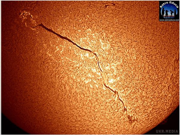 На сонці з'явилася тріщина довжиною в 1 мільйон кілометрів (відео). На Сонці з'явилася величезна тріщина довжиною близько 1 мільйона кілометрів. 