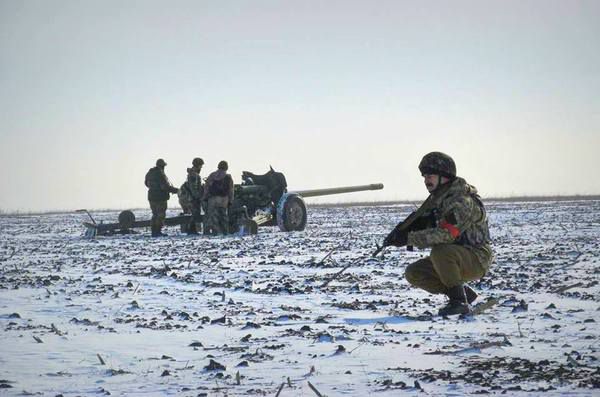 Українські військові ведуть наступальні бої на Новоазовському напрямку - Тимчук. Противник перекинув на даний ділянку бронегруппу: чотири танки і чотири ББМ.