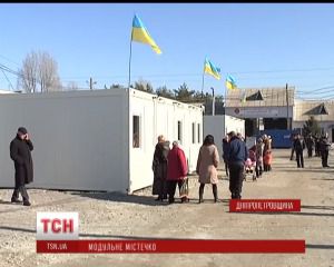 Переселенці відмовляються жити в новому модульному містечку на Дніпропетровщині. <p>З-за високої плати за проживання лише кілька десятків біженців з 640 можливих заселяються в будинку.</p>
