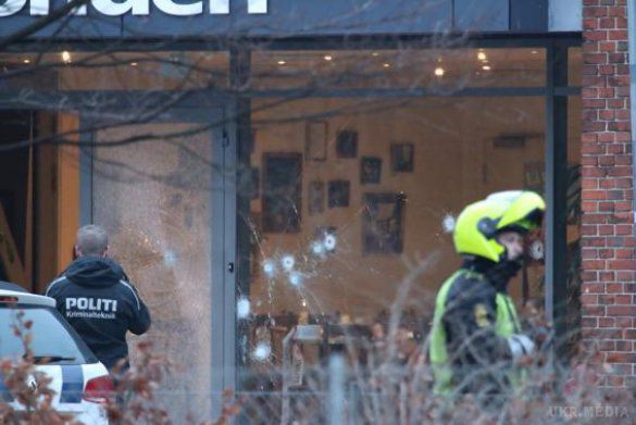 В результаті стрілянини в Копенгагені 1 житель був убитий і троє поліцейських отримали поранення. На зустрічі, де була відкрита стрілянина, був художник, якому неодноразово погрожували за публікацію карикатури на пророка Мухаммеда