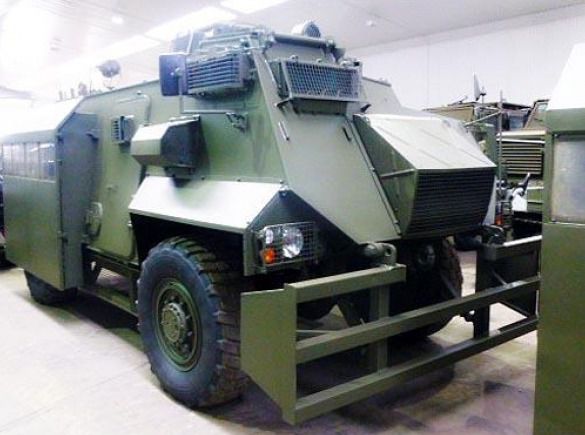 Британія передала Україні застарілі бронетранспортери Saxon за контрактом 2013 року, - Міноборони Великобританії. Раніше повідомлялося про те, що "Укроборонпром" закупив для зони АТО 20 британських бронемашин Saxon