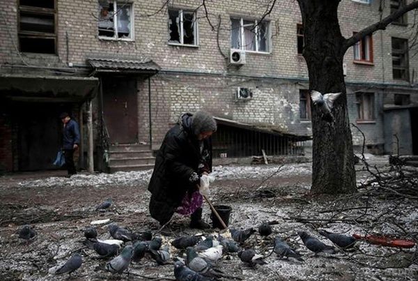 "ДНР" і "ЛНР" відзвітували про початок перемир'я. Про припинення вогню опівночі оголосили і прихильники "ДНР". Повідомили: рівно годину ночі за своїм часом (опівночі за Києвом) перестали стріляти.