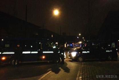Поліція Копенгагена ліквідувала стрілявшого на залізничній станції. Співробітники правоохоронних органів Копенгагена ліквідували можливого підозрюваного в причетності до терактів, що відбулися в суботу
14 лютого. 