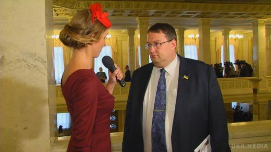 Антон Геращенко вирішив схуднути на 45 кілограмів. Депутат зазначив, що поправився через постійні стреси, які "весь час хочеться заїсти".