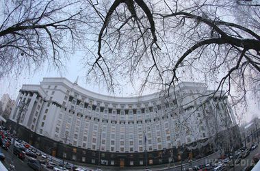 Як "редагування" держбюджету вдарить по кишені українців (інфографіка). Кабмін обіцяє долар по 21 грн і інфляцію вдвічі вище, ніж планувалося