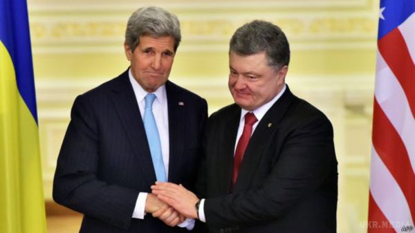 Порошенко обговорив з Керрі ситуацію на Донбасі. Президент Петро Порошенко провів телефонну розмову із державним секретарем Сполучених Штатів Джоном Керрі. Вони обговорили ситуацію на Донбасі.