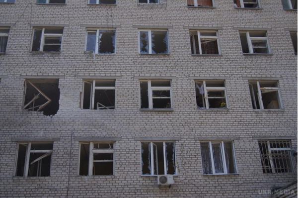 Із залізничної лікарні Дебальцеве потрібно терміново евакуювати поранених. У залізничній лікарні Дебальцеве знаходиться багато поранених. 