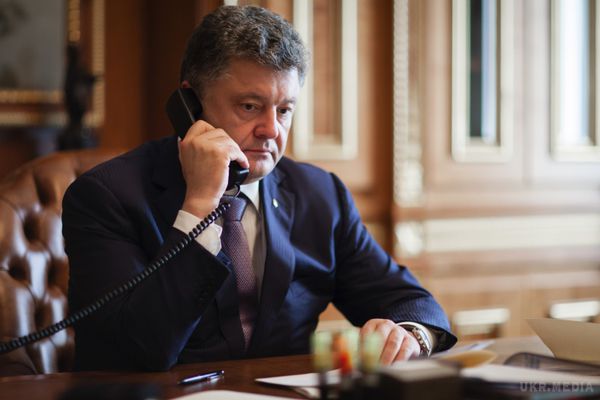 Вночі Порошенко посварився з Путіним через бої під Дебальцеве. Безперервні атаки проросійських терористів у місті Дебальцеве Донецької області ставлять під удар перемир'я, про яке лідери «Нормандської четвірки» домовилися в Мінську минулого тижня.