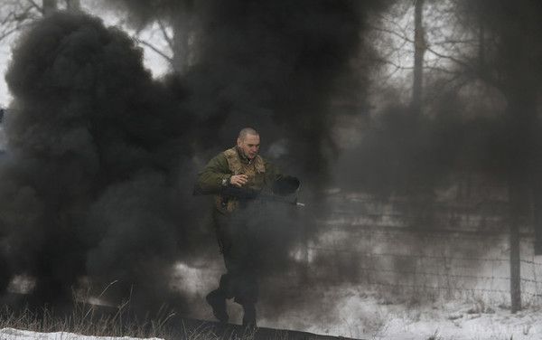 Штаб про ситуацію в Дебальцеве: бойовики захопили кілька будівель, українські бійці проводять перегрупування. У місті тривають бої