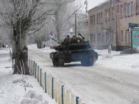 Комбат Донбасу і журналісти заявляють про початок виведення військ з Дебальцеве. Збройні Сили України залишають Дебальцеве Донецької області, повідомляє командир батальйону Донбас Семен Семенченко, журналіст НВ Анастасія Береза і репортер 1+1 Андрій Цаплієнко.