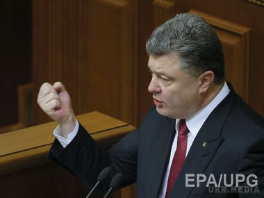 Порошенко: В Раду буде внесено проект змін в закон "Про військове становище". В законопроекті буде врахований досвід "гібридної війни", яка ведеться Росією на Донбасі, заявив президент Петро Порошенко.