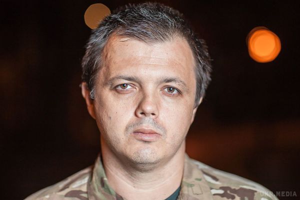Семенченко закликає Порошенко змінити керівництво Генштабу. За словами Семенченко, Генштаб довів свою нездатність адекватно керувати військами.