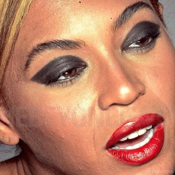 В інтернет потрапили фото Бейонсе без фотошопу: зморшки, прищі і чорні крапки. Кілька років r'n'b-співачка Бейонсе є обличчям рекламної кампанії бренду "l'oreal" - ідеальна шкіра, червоні губи і очі smoky eyes. 
