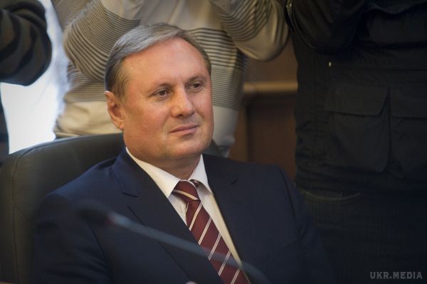 Київський суд продовжив обрання запобіжного заходу Єфремову. Продовжилося судове засідання Печерського районного суду Києва щодо обрання запобіжного заходу колишньому лідеру фракції Партії регіонів у Верховній Раді України сьомого скликання Олександру Єфремову.