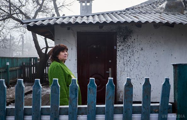 Стріляють менше, але роботи немає, і банки закриті. Мешканці міст у зоні АТО розповіли  про те, як змінилося їхнє життя після 15 лютого - початку "перемир'я"