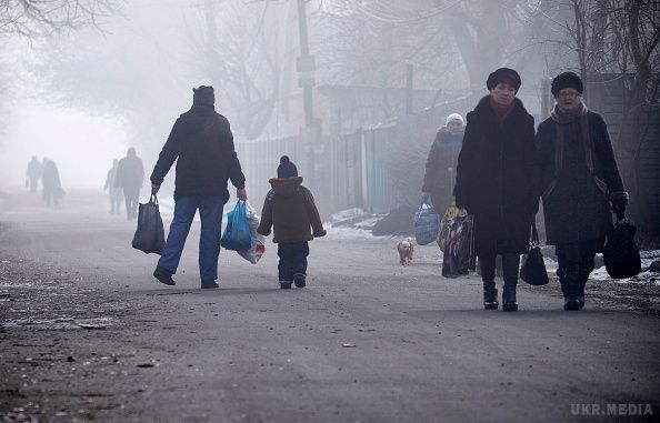 Стріляють менше, але роботи немає, і банки закриті. Мешканці міст у зоні АТО розповіли  про те, як змінилося їхнє життя після 15 лютого - початку "перемир'я"