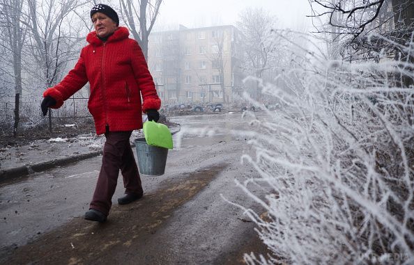 Стріляють менше, але роботи немає, і банки закриті. Мешканці міст у зоні АТО розповіли  про те, як змінилося їхнє життя після 15 лютого - початку "перемир'я"