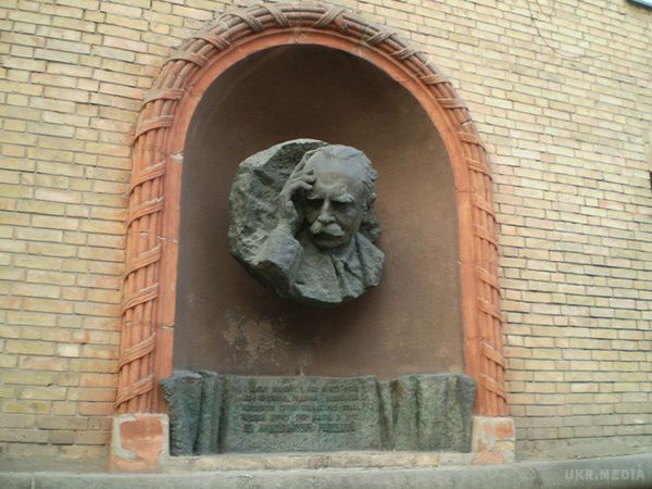 Лев Ревуцький проніс любов до дружини через усе життя. Відомий композитор, піаніст, педагог, народився 20 лютого 1889.