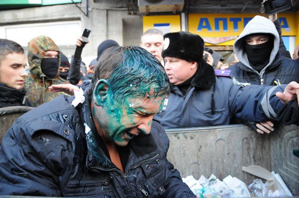 Геннадій Кернес: "Київ велике місто, їм там видніше". Рік тому, 22 лютого, коли Майдан повністю взяв під контроль Київ, всі головні фігури минулої влади збиралися в Харкові.