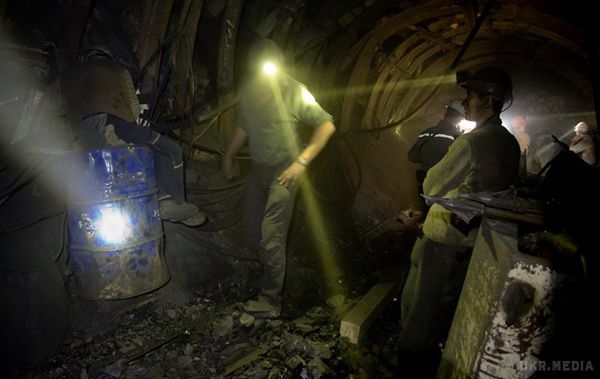 В Україні до кінця року закриють більше десятка шахт. В Україні до кінця року закриють 12 з 35 шахт, які знаходяться під управлінням Міненерго, повідомив глава відомства Володимир Демчишин.
