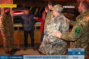 Колишній "самооборонівець" викрав гроші, зібрані для бійців. Гроші хотів віддати за картярський борг