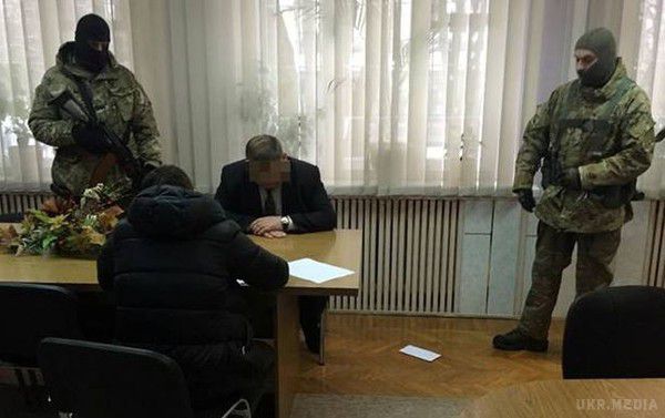 Головний тюремник Сумської області погорів на хабарі. Полковника затримали "на гарячому" під час отримання хабара в сумі $ 2,5 тис.