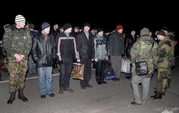 У ДНР уточнили час, на який призначено обмін полоненими. Обмін полоненими відбудеться сьогодні о 14:00-15:00 в Луганській області, повідомили в ДНР.