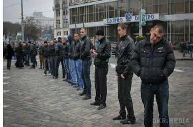 Організатор "тітушок" для розгону Євромайдану в Харкові встановлений і оголошений у розшук. Проводиться розслідування