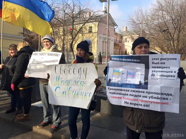 "Це ганьба Росії". У Москві протестували проти війни з Україною. В цей же день пройшли масові акції в центрі Москви зігнаних бюджетників і студентів на підтримку війни в Україні та проти опозиції в Росії