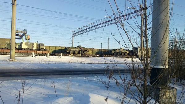  Росія перекидає танки і техніку до кордону з Харковом (фото, карта). У Бєлгородській області, в районі міста Старий Оскол, помічені залізничні ешелони з важкою технікою, танками, БТРами та іншим озброєнням,