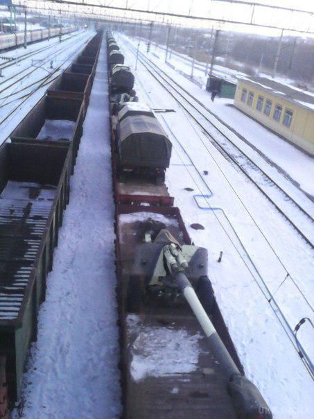  Росія перекидає танки і техніку до кордону з Харковом (фото, карта). У Бєлгородській області, в районі міста Старий Оскол, помічені залізничні ешелони з важкою технікою, танками, БТРами та іншим озброєнням,