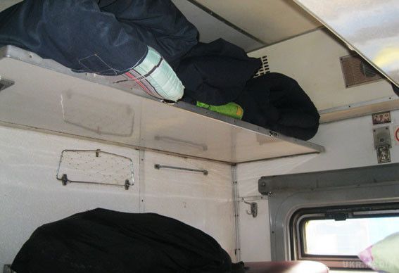 У поїзді Львів-Бердянськ знайшли схованку з боєприпасами. Боєприпаси були заховані і кинуті в поїзді
