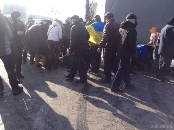 Страшний вибух у Харкові під час Маршу (відео, фото). Сьогодні вдень у Харкові, в ході акції на підтримку єдності України, приуроченої до річниці припинення сепаратистських настроїв, стався вибух.