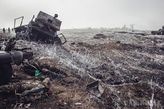 У Дніпропетровськ доставили тіла 40 загиблих під Дебальцеве воїнів. У неділю, 22 лютого, в 5:00 ранку з Артемівська в Дніпропетровськ привезли 18 загиблих під Дебальцеве воїнів АТО.
