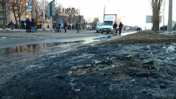 У лікарні помер 15-річний хлопчик, постраждалий від теракту в Харкові. 15-річний юнак, що потерпілий в результаті вчорашнього теракту, влаштованого проросійськими силами, біля Палацу спорту у Харкові, сьогодні вдень помер у лікарні.