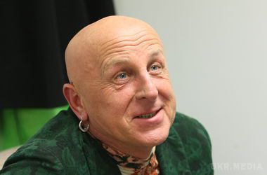 Олексій Вертинський: "Свого сина я не бачив вже років 30". Актор театру і кіно ("Синій автомобіль", "Схід-Захід") розповів нам про те, як його ледь не згубив алкоголь, чому не готовий до нових стосунків, і про те, навіщо поголився налисо